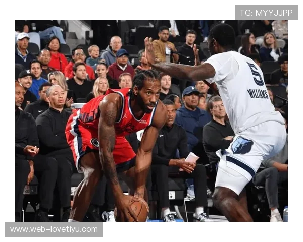 伦纳德高效砍下33分助队取胜19投11中展现稳定输出